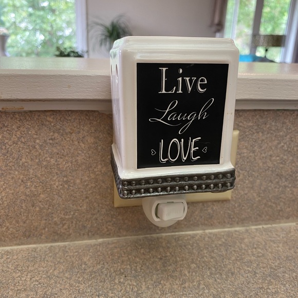 Decorative wall wax burner - Picture 1 of 8